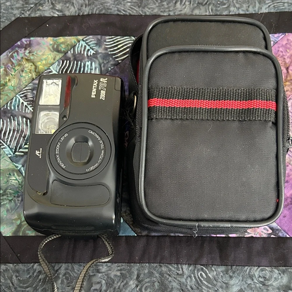 Pentax Zoom 70R Black Camera with Case